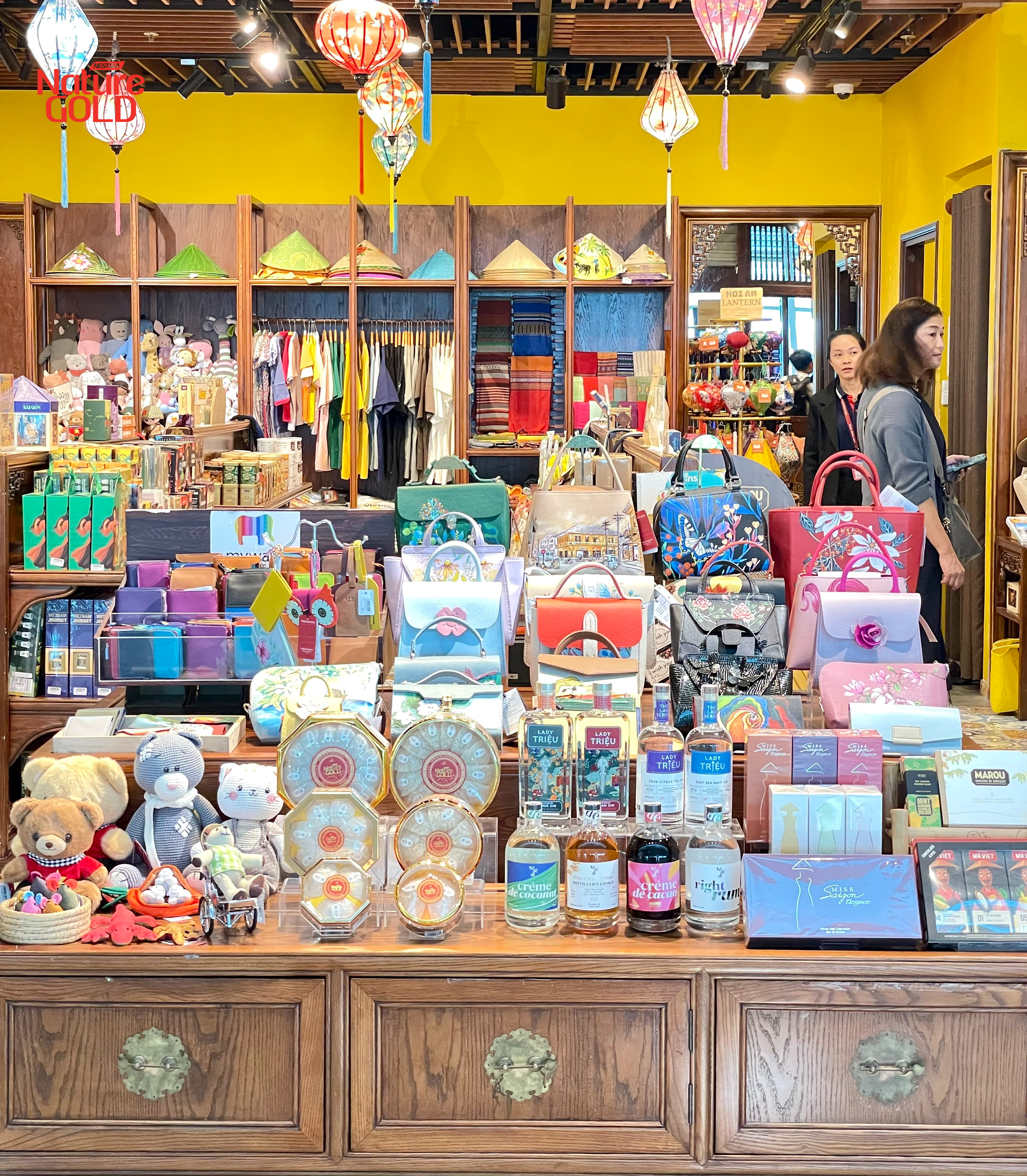 Mua quà tặng ngay tại sân bay – Tiện lợi và nhanh chóng