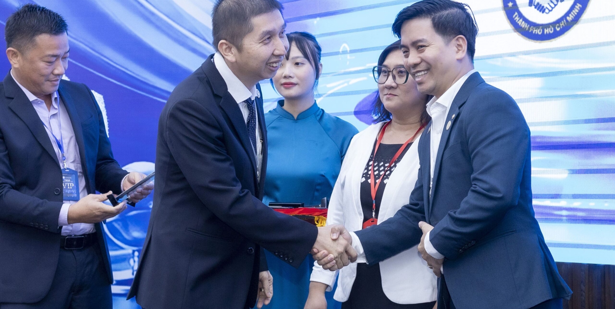 tbsg-business-connect-lan-2-trao-cup